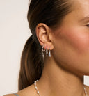 Anna + Nina Single Corde Hoop Oorbel